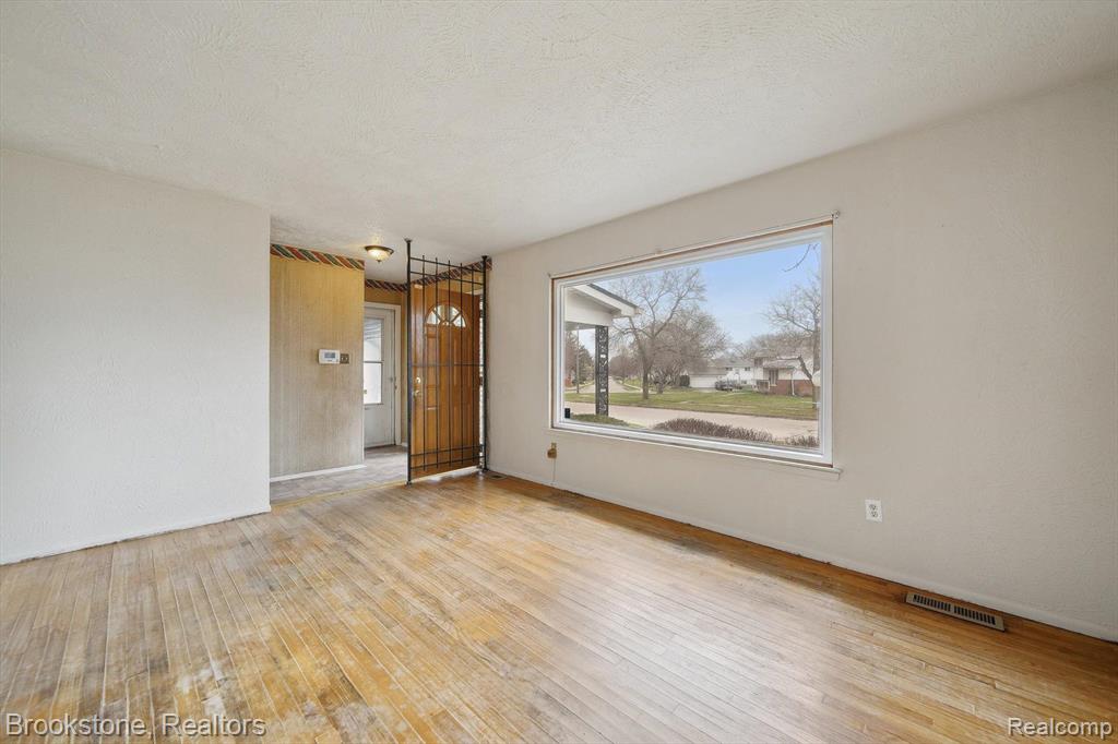 400 JOSLYN Avenue, Pontiac, MI 48342 — Photo 8