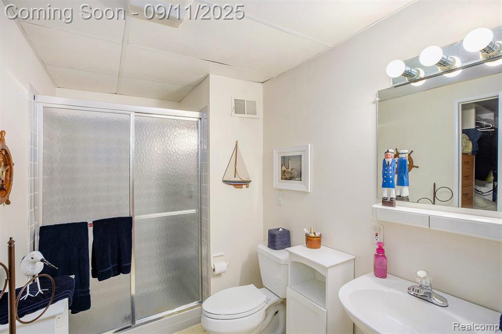 5886 Creekside Drive, Troy, MI 48085 — Photo 26