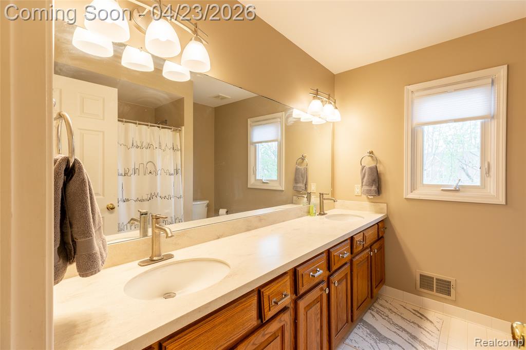 3915 Winslow Drive, Auburn Hills, MI 48326 — Photo 32