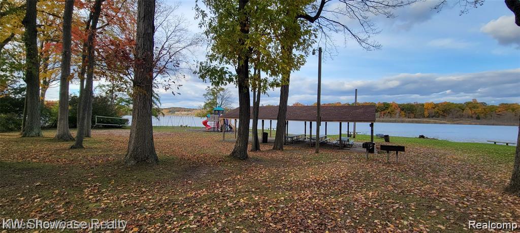 983 ARTDALE, White Lake, MI 48383 — Photo 39