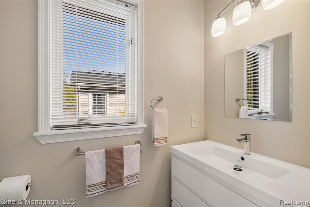 797 WASHINGTON Road, Grosse Pointe, MI 48230 — Photo 16