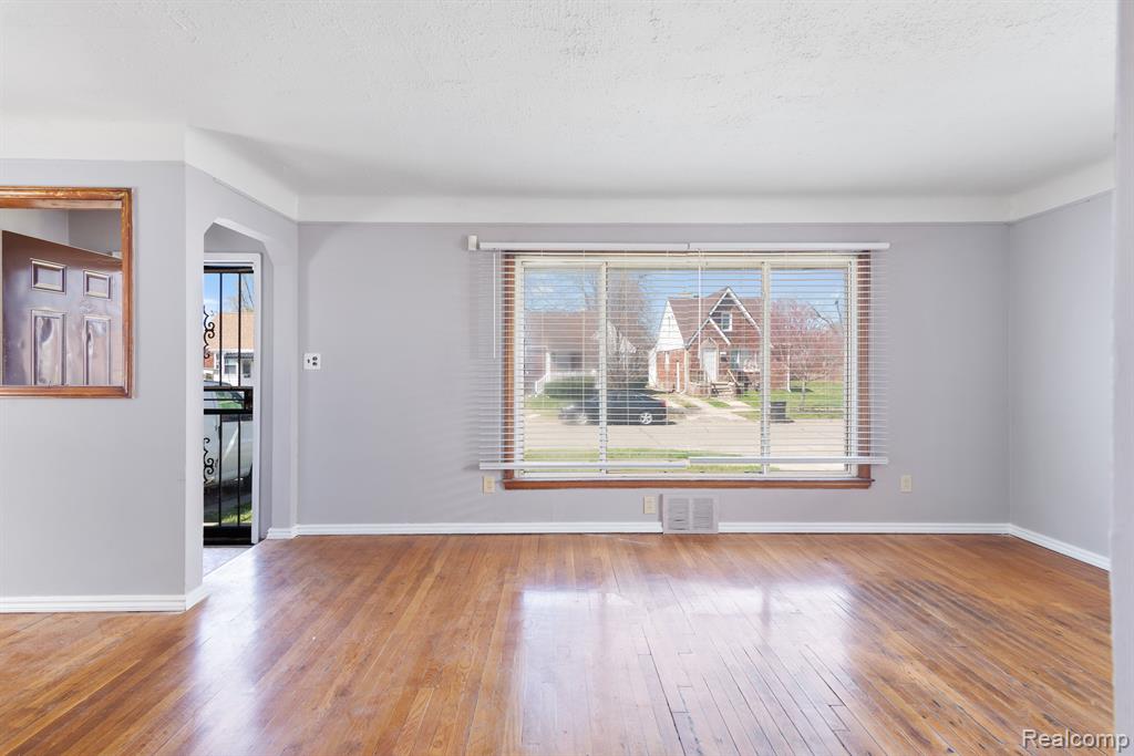 7668 HEYDEN Street, Detroit, MI 48228 — Photo 5