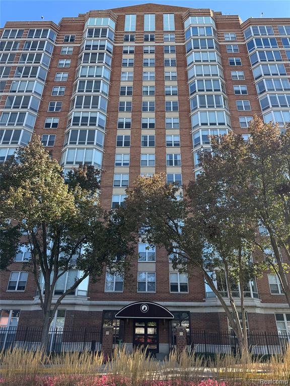 250 E Harbortown Drive, 905, Detroit, MI 48207 — Photo 2