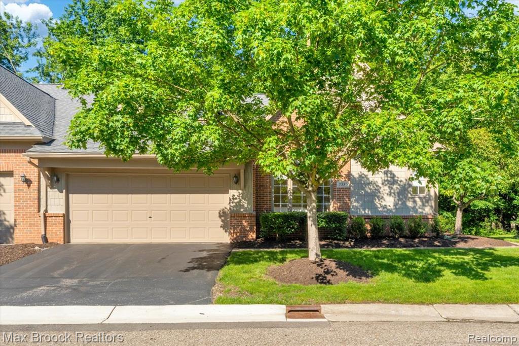 7330 Crackling Creek Circle, 4, West Bloomfield, MI — Photo 4