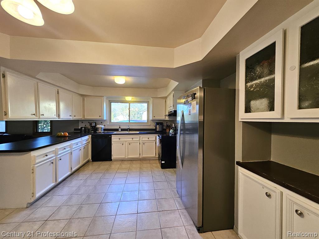 4996 Foxcroft Drive, Troy, MI 48085 — Photo 9