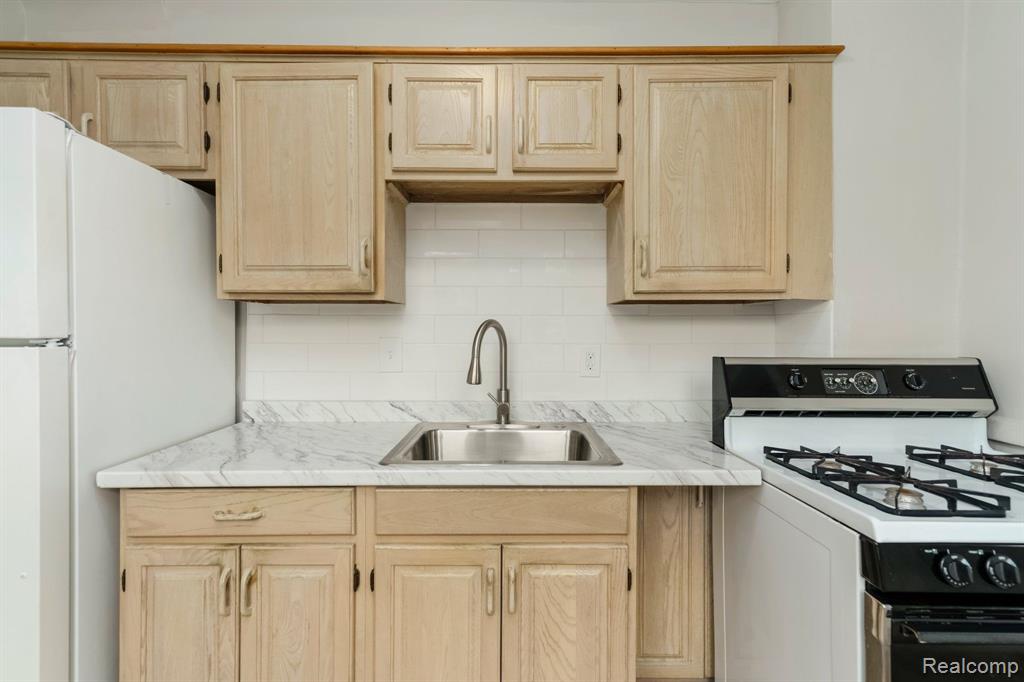5484 MIDDLESEX Street, Dearborn, MI 48126 — Photo 17