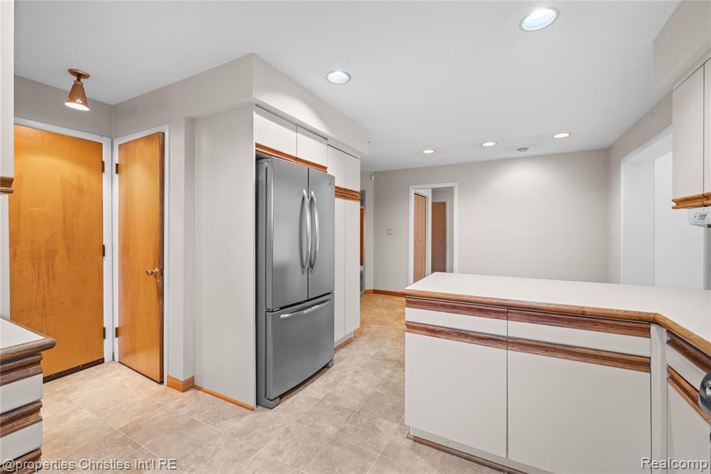 7479 Carrousel Boulevard, Westland, MI — Photo 23