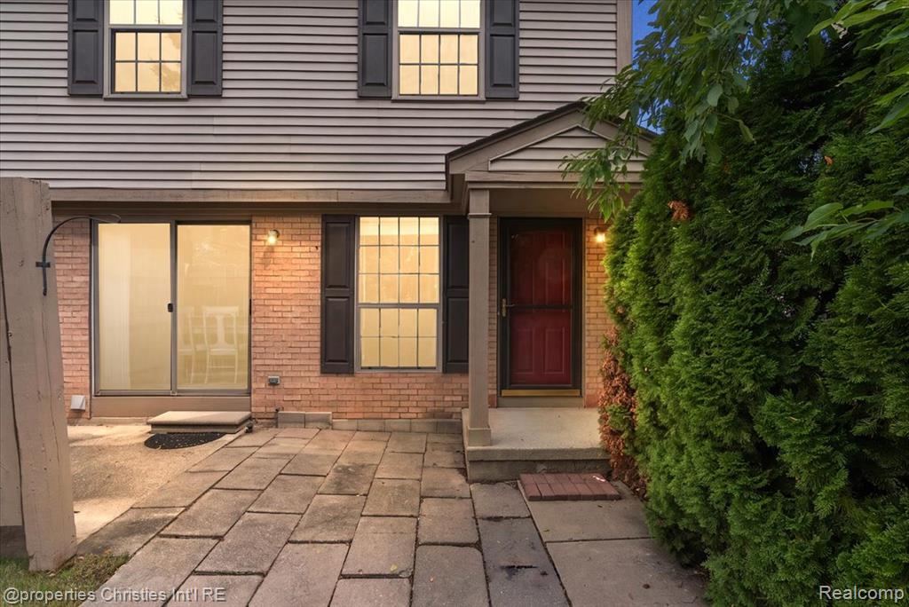 3173 Hidden Ridge Drive, Waterford, MI 48328