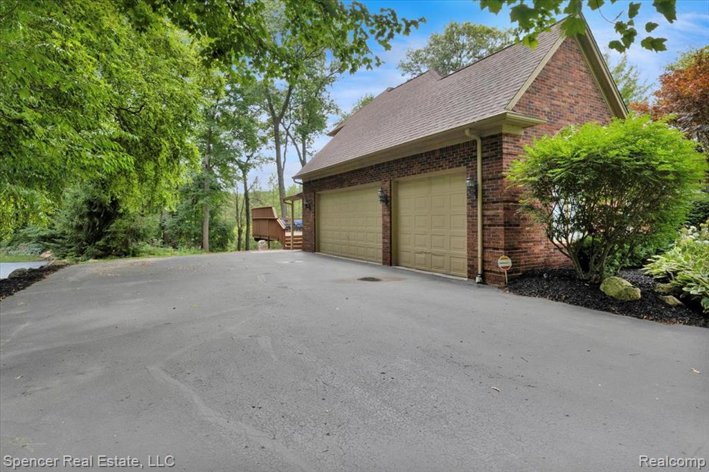 10145 Creekwood Trail, Davisburg, MI 48350 — Photo 4
