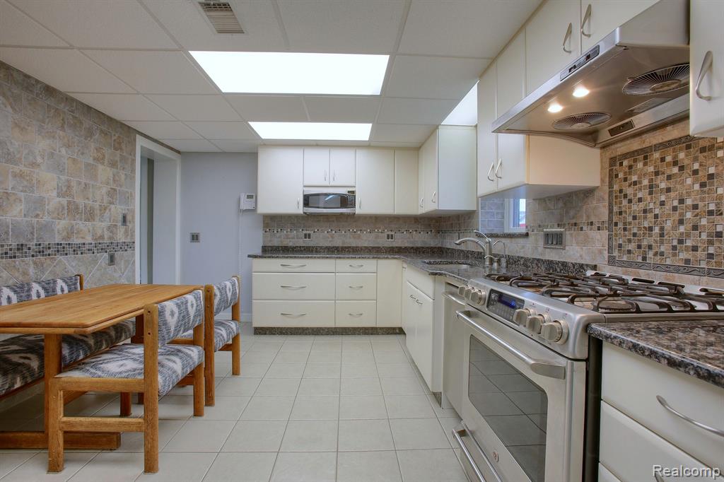 46070 EDGEWATER Drive, Chesterfield, MI, 48047