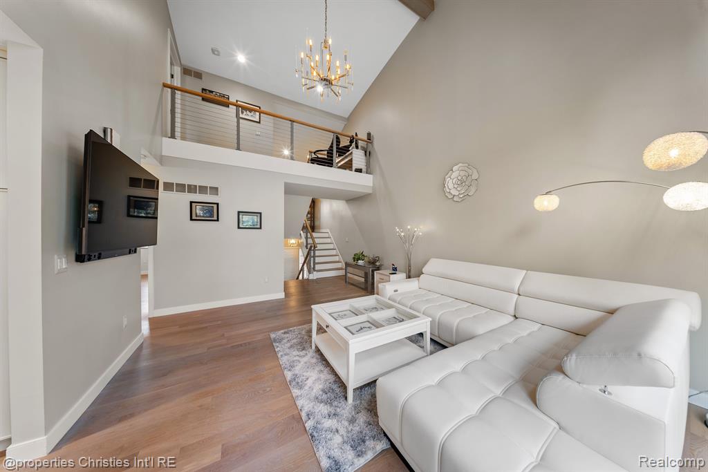 963 SANDALWOOD Drive, Troy, MI 48085 — Photo 4