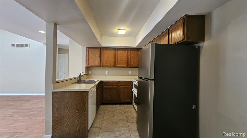 6616 Embers Court, West Bloomfield, MI — Photo 12