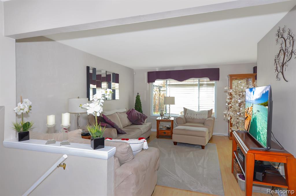 9037 N HUBBARD Street, Livonia, MI 48150 — Photo 7
