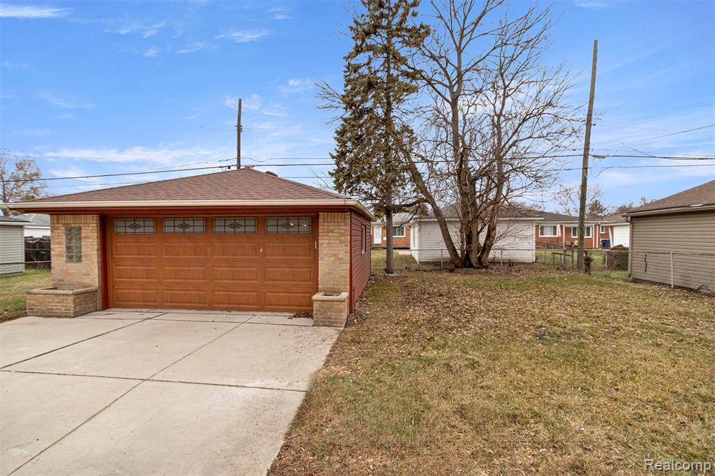 8895 Lenore Ave, Redford, MI 48239 — Photo 35