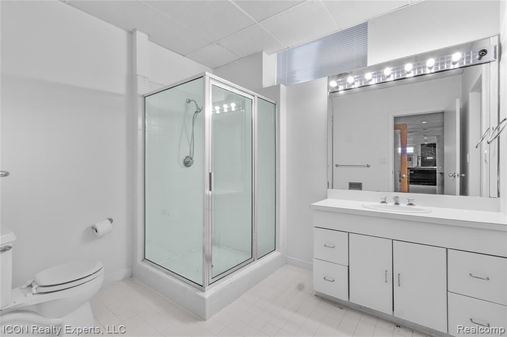 5727 Royal Wood, West Bloomfield, MI — Photo 29