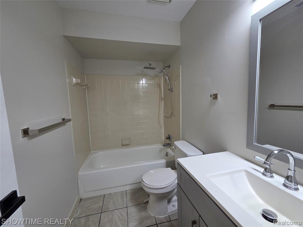 43441 Cape Drive, Sterling Heights, MI 48313 — Photo 18