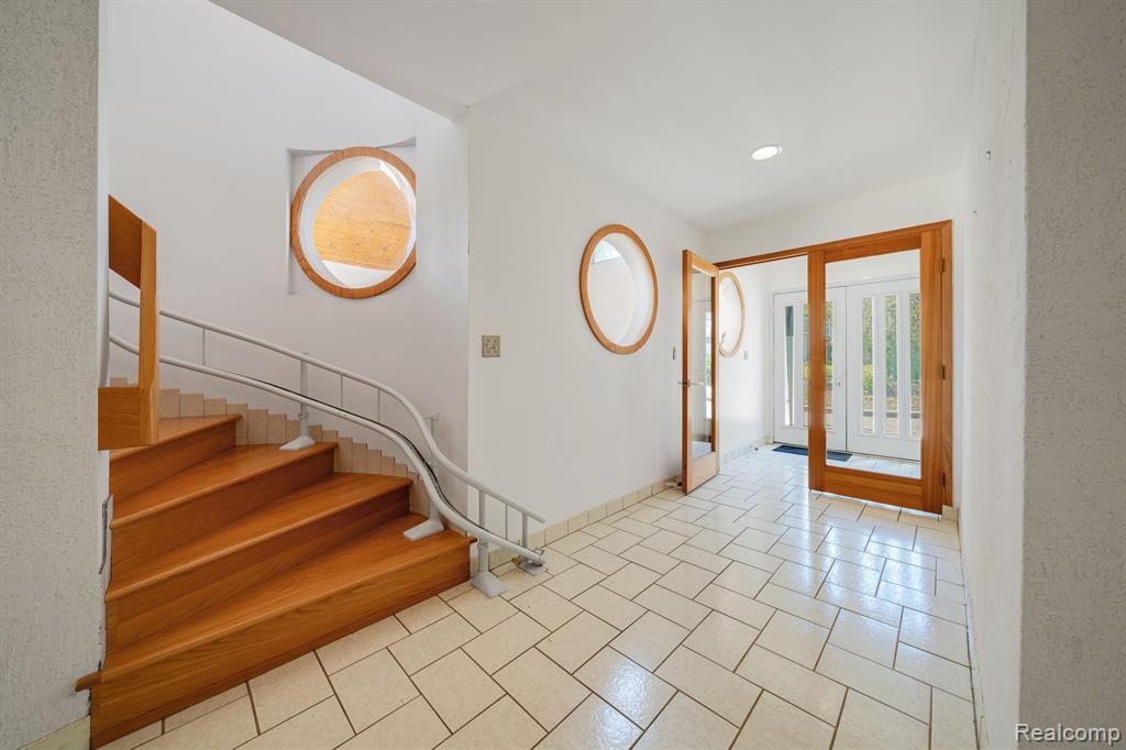 935 Stratton Drive, Waterford, MI 48328 — Photo 4