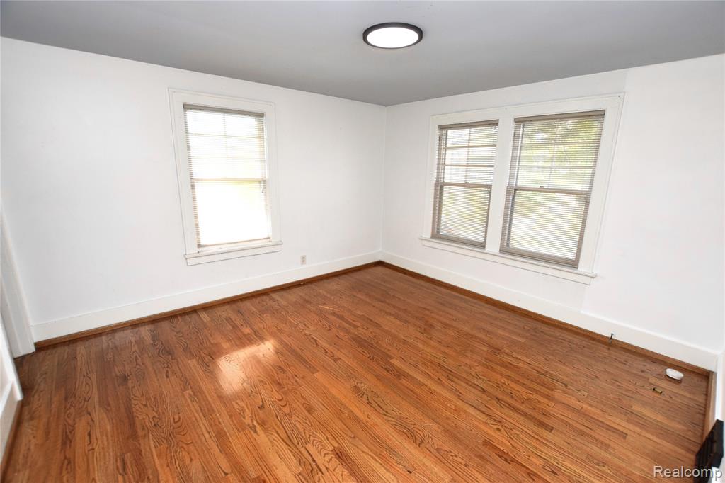421 University Avenue, Flint, MI 48503 — Photo 8