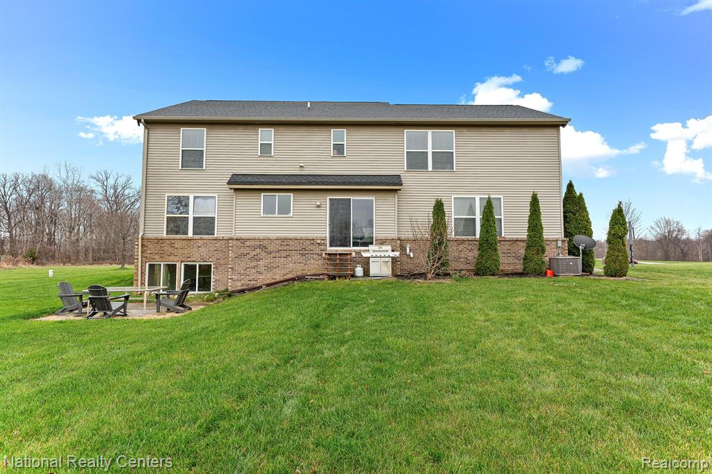 316 Lenox Lane, Brighton, MI 48114 — Photo 2
