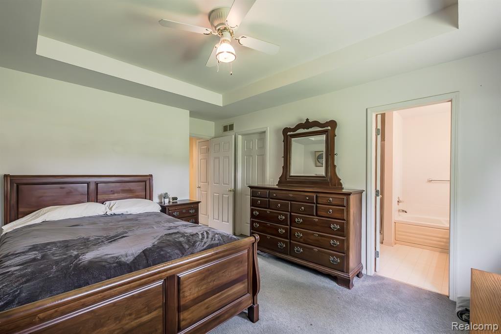 4304 W Pointe Drive, Waterford, MI 48329 — Photo 25