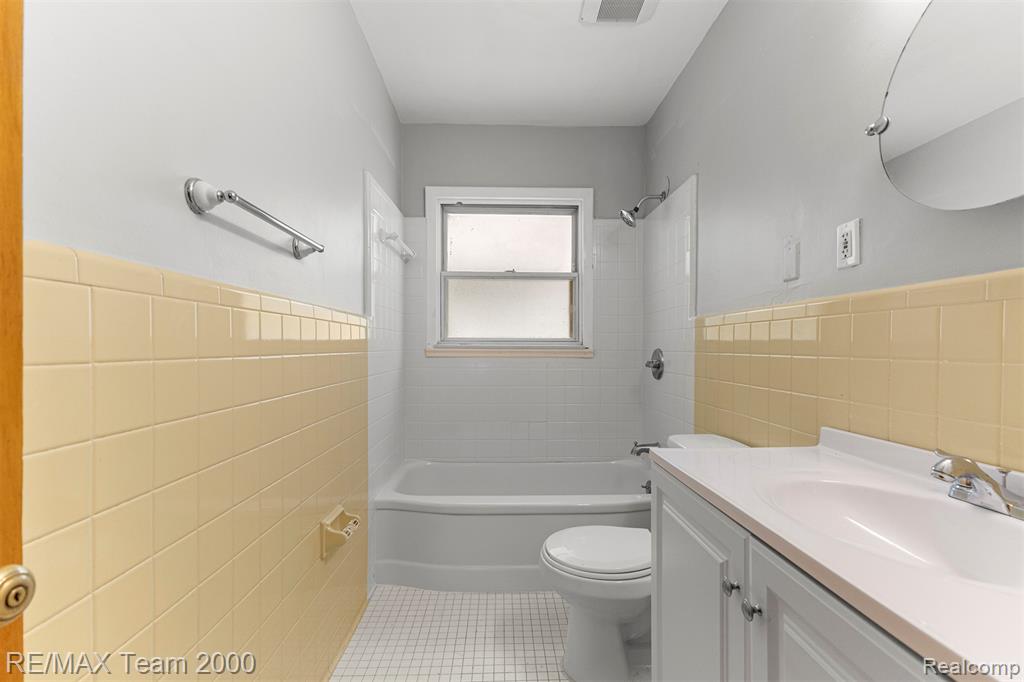7322 Fenton Street, Dearborn Heights, MI 48127 — Photo 18