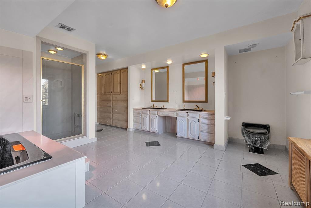 16761 E Jefferson Avenue, Grosse Pointe, MI 48230 — Photo 49