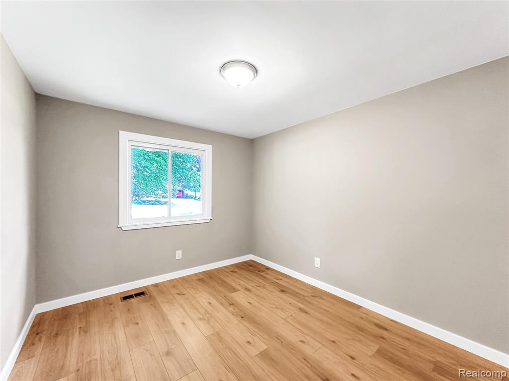 5552 Liberty Bell Road, Grand Blanc, MI 48439 — Photo 17