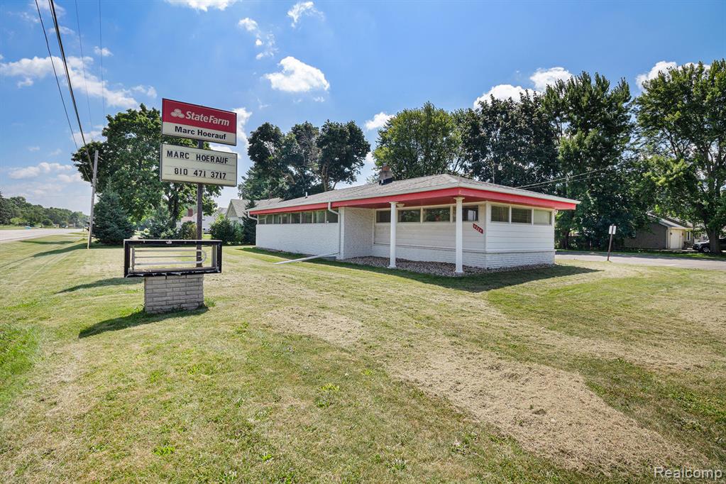 5204 Davison Road, Burton, MI 48509 — Photo 17