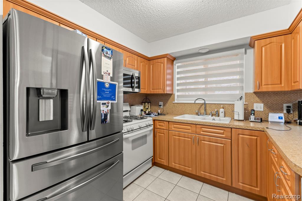 26611 Cecile Street, Dearborn Heights, MI 48127 — Photo 15