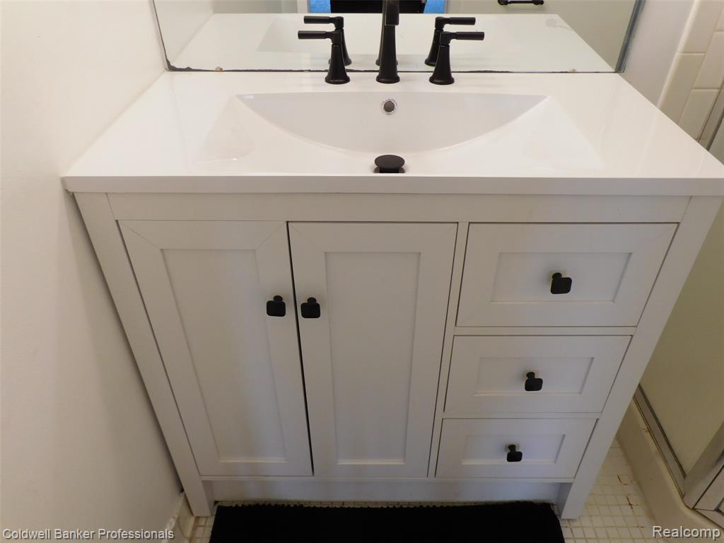 3915 Lone Pine Road, 100, West Bloomfield, MI 48323 — Photo 23