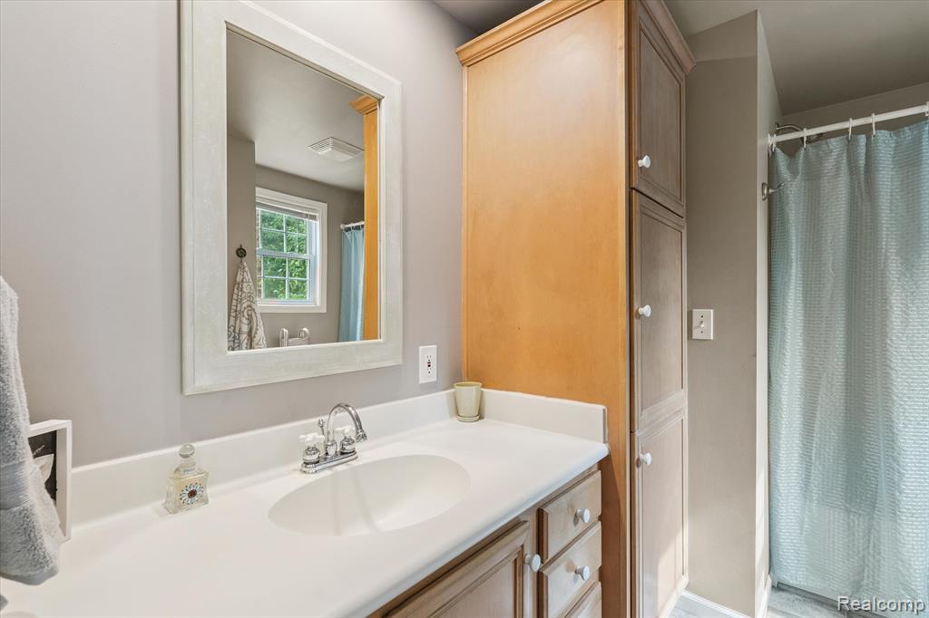 5374 Apple Hill Court, Flushing, MI 48433 — Photo 28