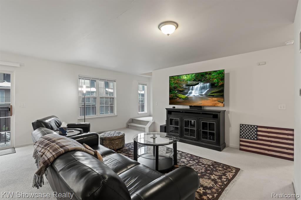 614 Napa Valley Drive, Milford, MI 48381 — Photo 4