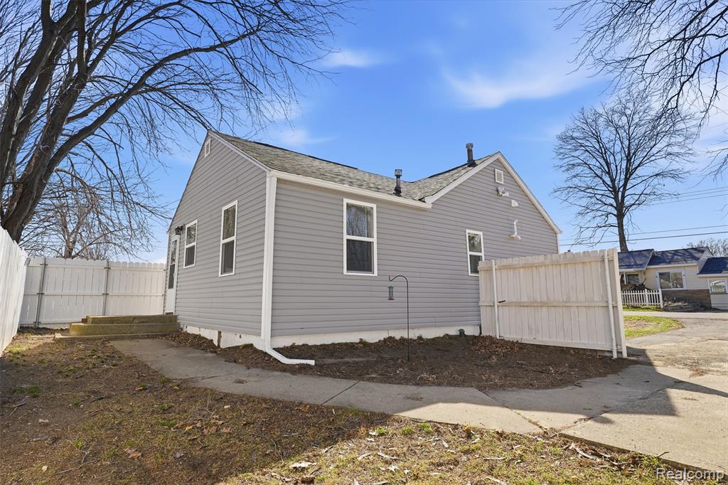 2335 Holmes Road, Ypsilanti, MI 48198 — Photo 23