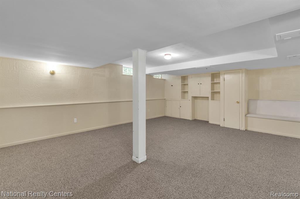 9001 E PERRIN Street, Livonia, MI 48150 — Photo 32