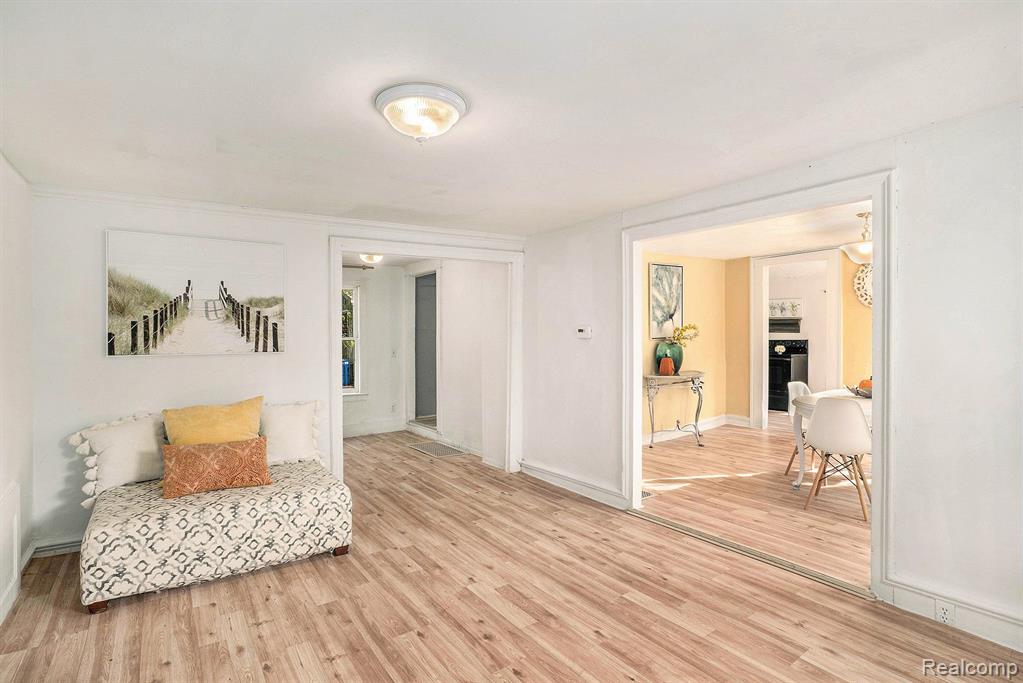 102 W MAPLE Street, Byron, MI 48418 — Photo 5