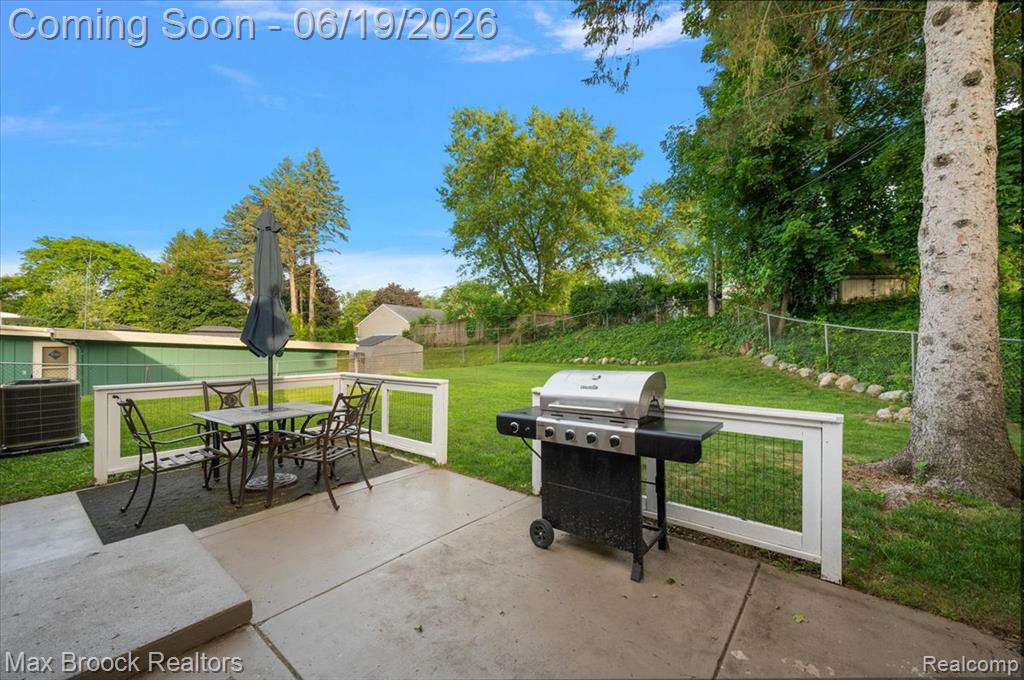 737 Panorama Drive, Milford, MI 48381 — Photo 28
