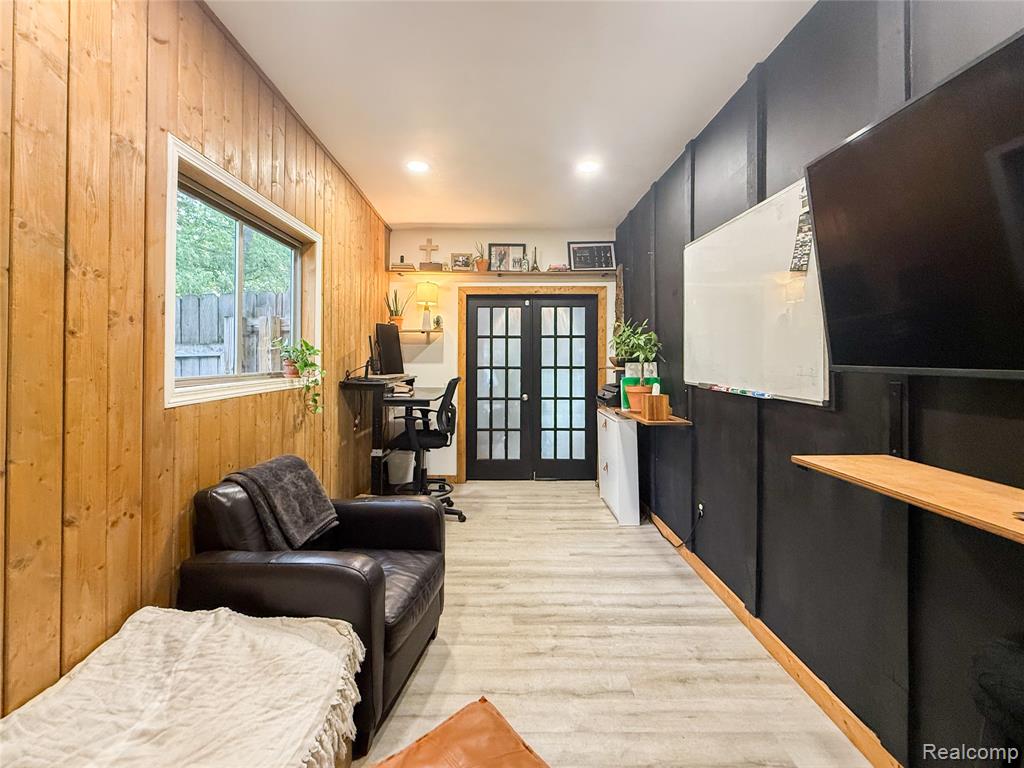 3965 Midland Road E, Waterford, MI 48329 — Photo 29
