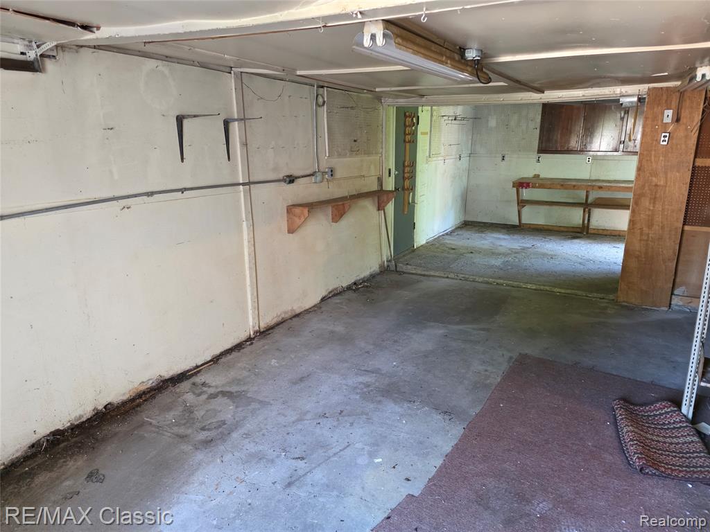 952 Lakeview Street, Waterford, MI 48328 — Photo 33