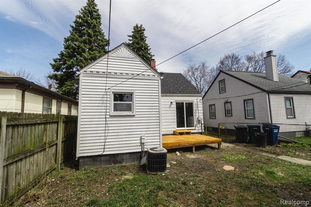 881 Garfield Avenue, Lincoln Park, MI 48146 — Photo 16