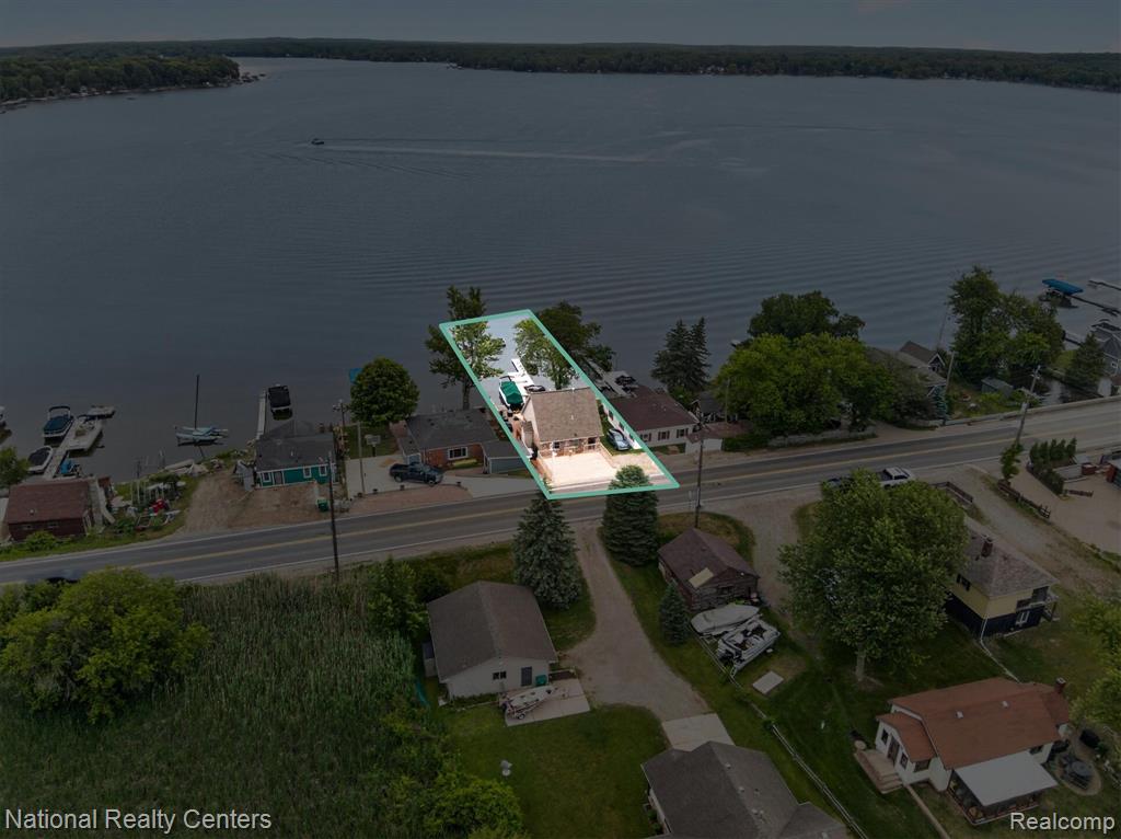 9450 Dexter Pinckney Road, Pinckney, MI 48169 — Photo 38