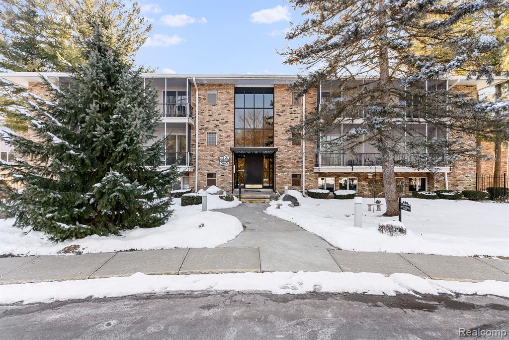 5965 W MICHIGAN Avenue, 16, Saginaw, MI 48638 — Photo 3