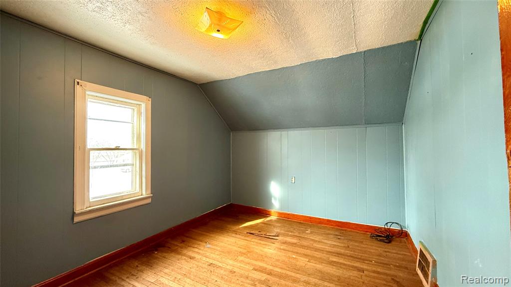 98 E New York Avenue, Pontiac, MI 48340 — Photo 12