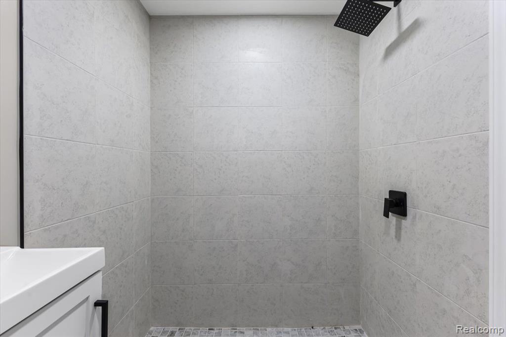 20836 Whitlock Drive, Dearborn Heights, MI 48127 — Photo 22