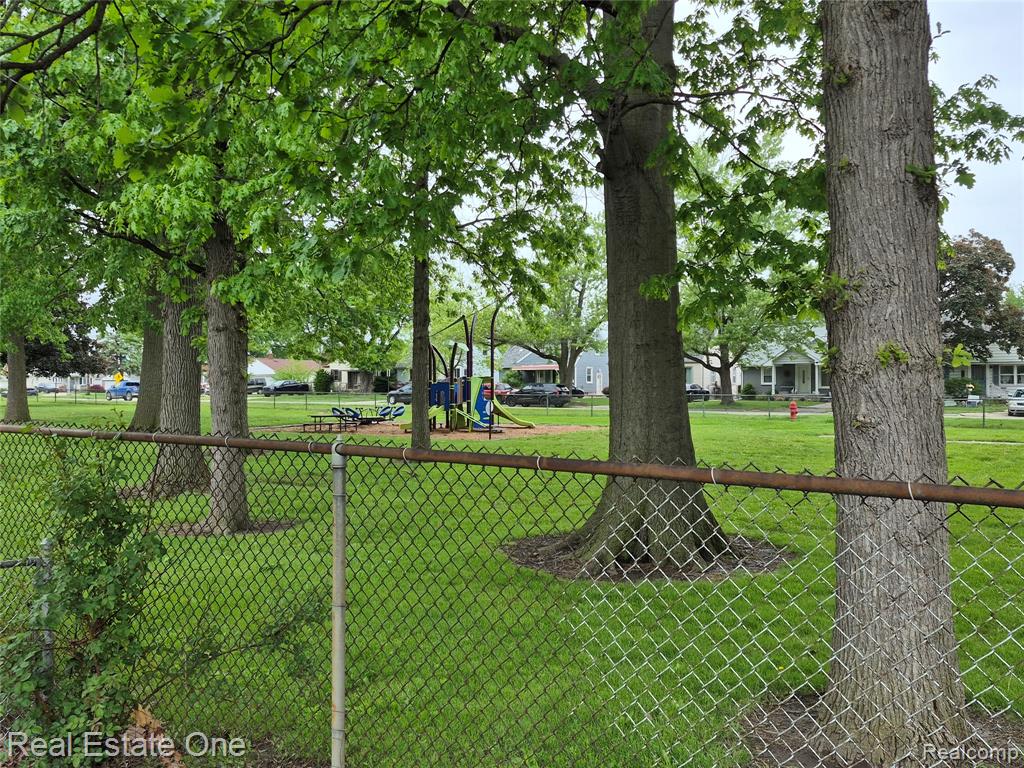 13688 Commonwealth Street, Southgate, MI 48195 — Photo 5