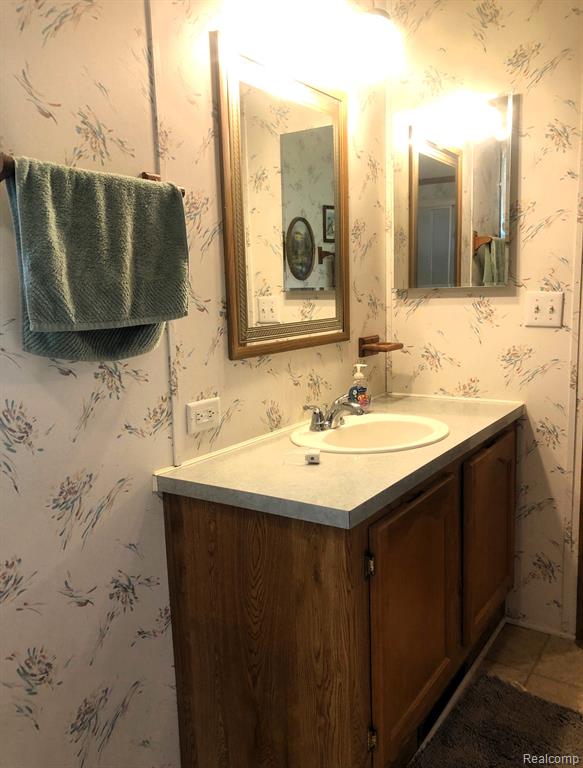 616 Holly Court, Jonesville, MI 49250 — Photo 6