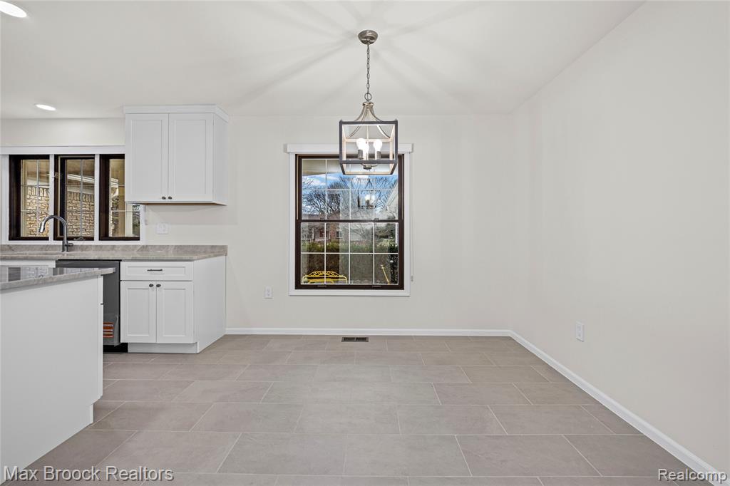 28977 Lake Park Dr. Drive, Farmington, MI 48331 — Photo 9