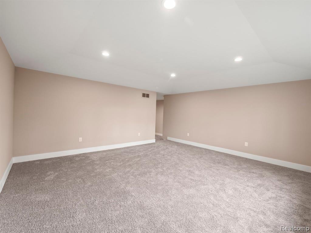 929 KIMBERLY Court, Troy, MI 48098 — Photo 16