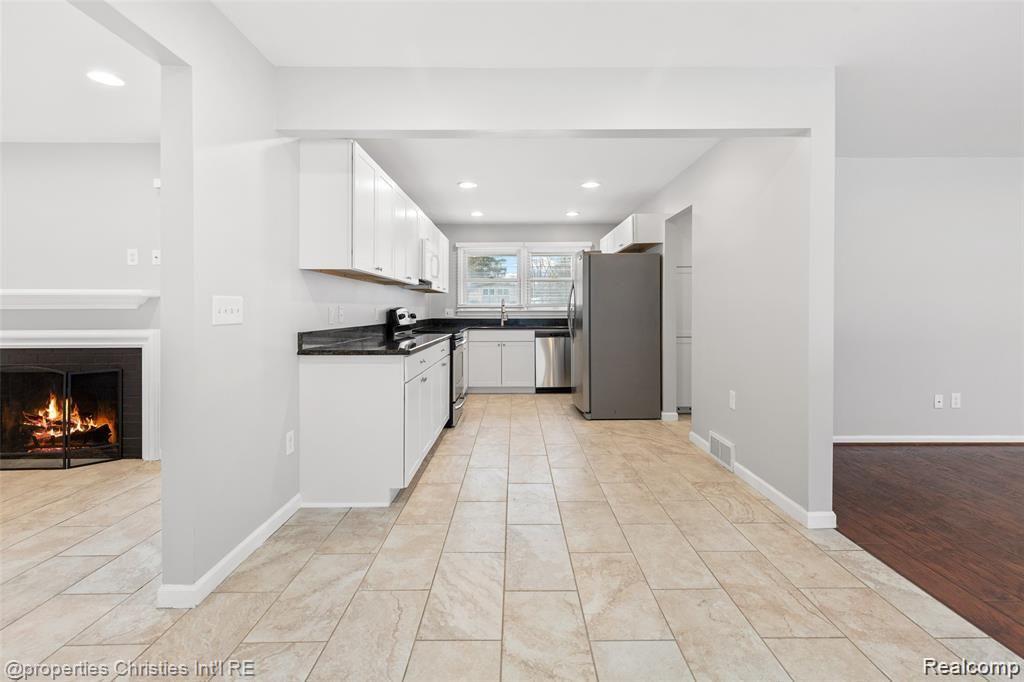 6881 W DARTMOOR Road, West Bloomfield, MI — Photo 19