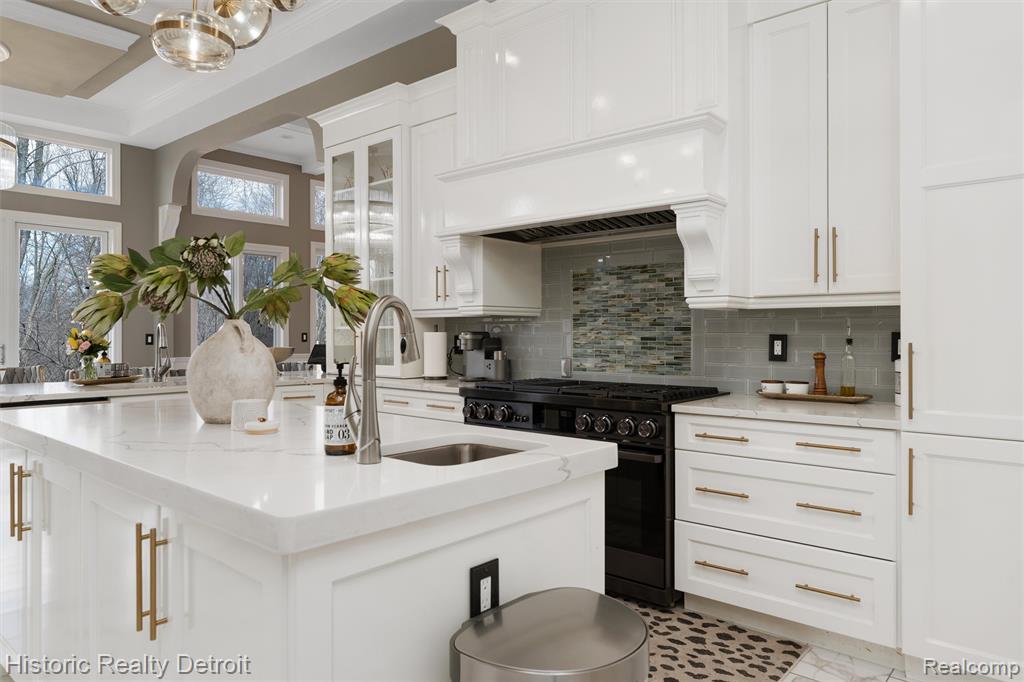 5695 N Branford Drive N, West Bloomfield, MI — Photo 18