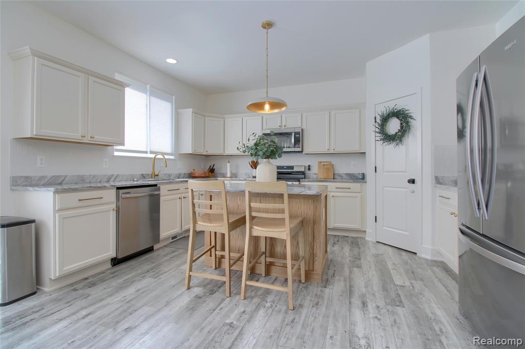 30932 Asbury Hill Drive, New Hudson, MI 48165 — Photo 12